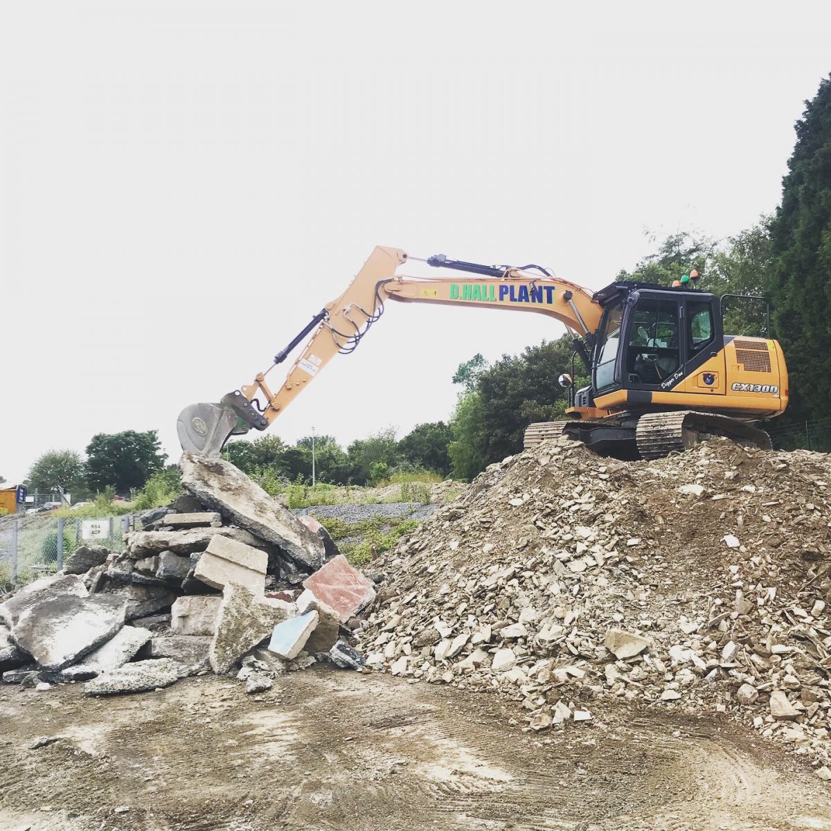 13Tonne Excavator rubble pile.JPG