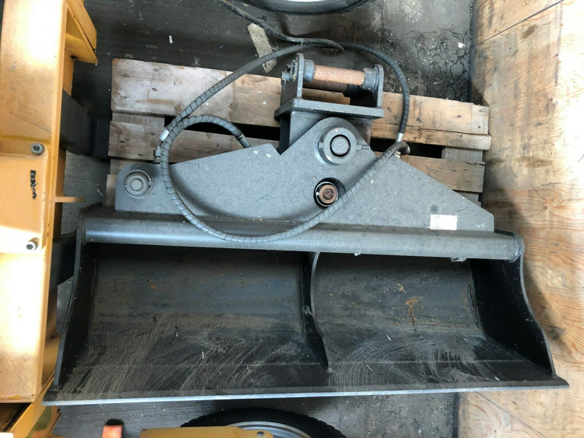  Strickland Quick Hitch for Kubota KX713 & Tilting Ditching Bucket