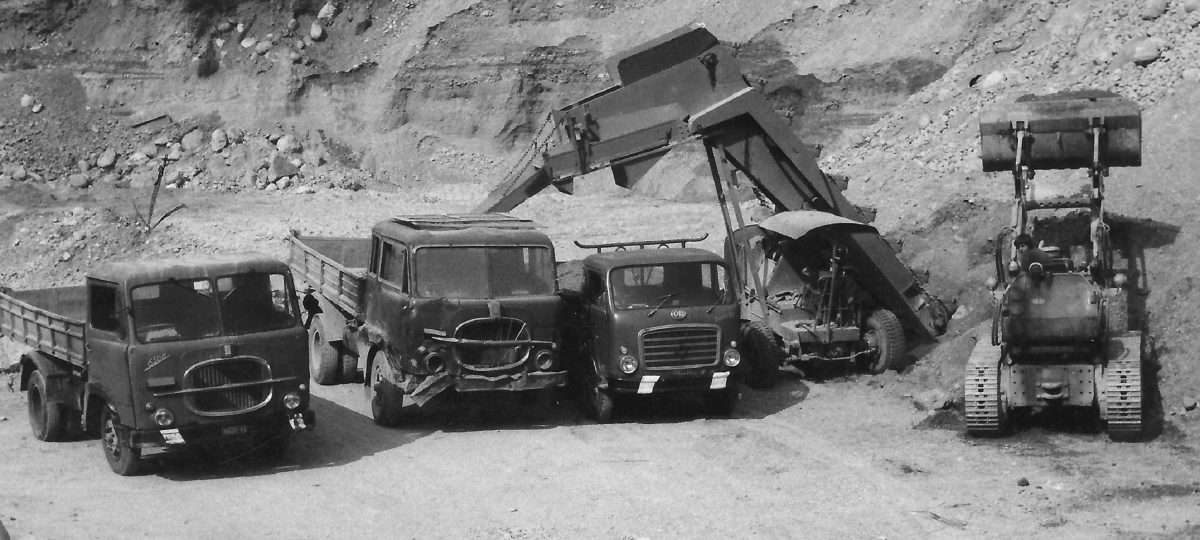 cava con macchinari pesanti.png