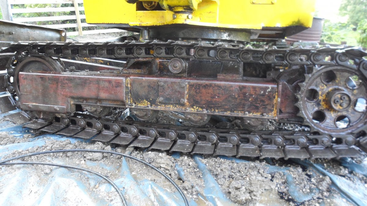 Clearance between rollers with track lifted.JPG