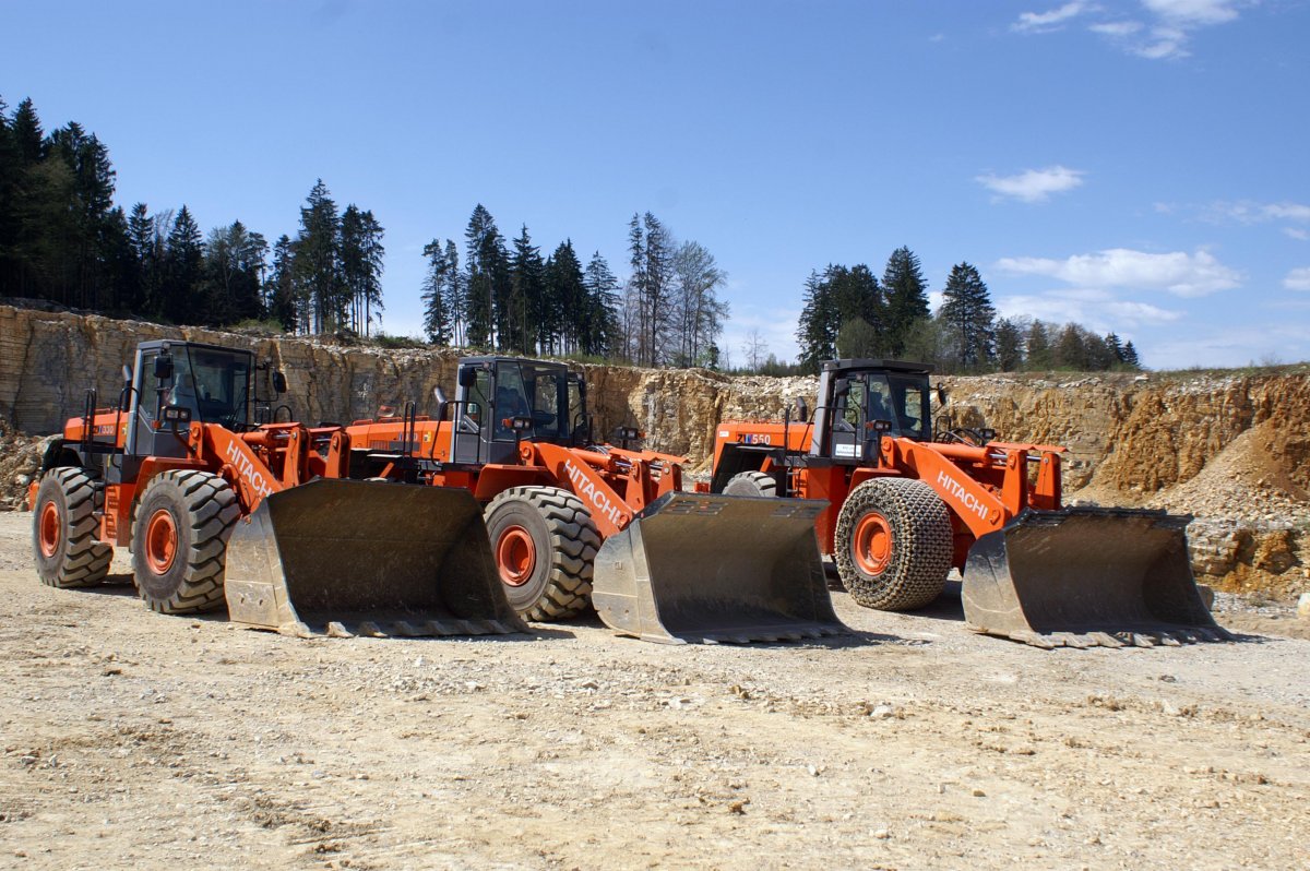 hitachi loader.jpg