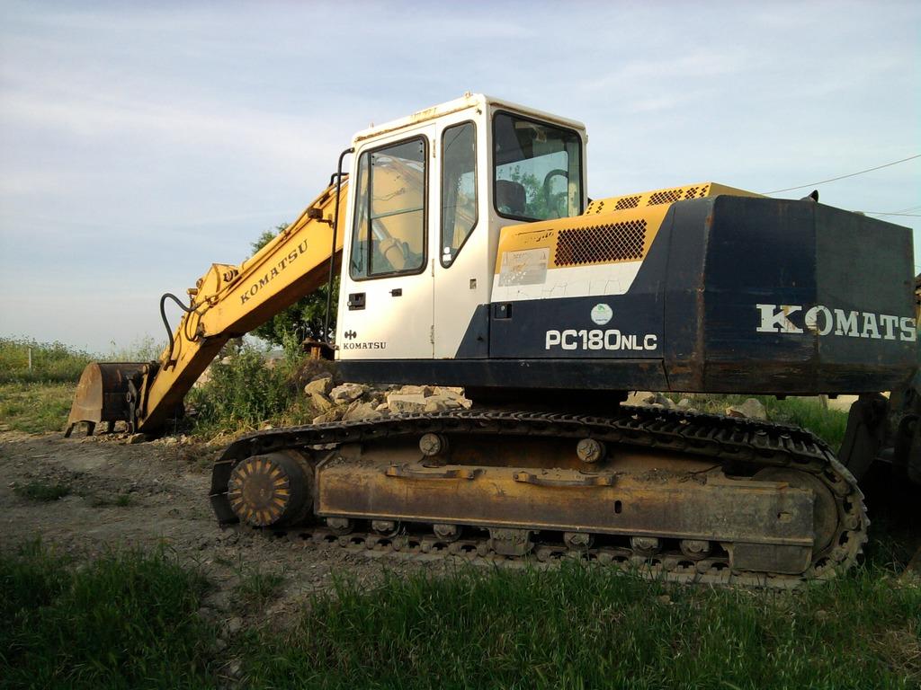 Information On Old Excavator Production Year 1980 1990 Model Komatsu Tracked Series Pc180 Nlc5k Komatsu Pc 180 Lc 3 Plant Talk Plant Machinery Construction Equipment Forum