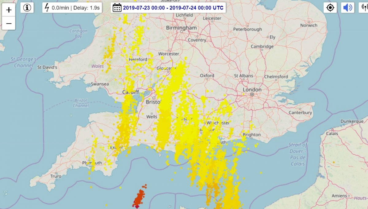 lightning uk.jpg