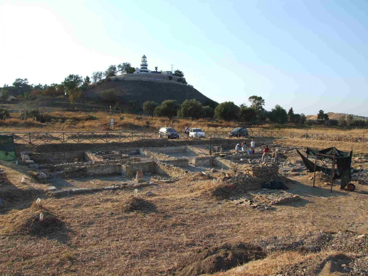 scavi archeologici monasterace.jpg