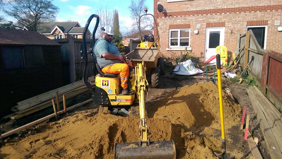 tiny wearing a mini digger _n.jpg