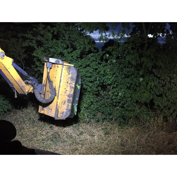 tractor-illuminator-led-light-hedgecutter-600x600.jpeg