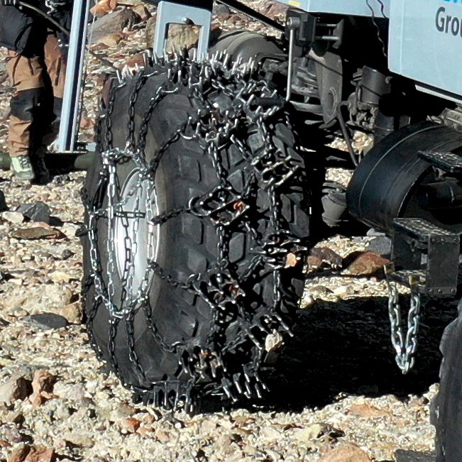 Unimog U5023 kjetting.jpg