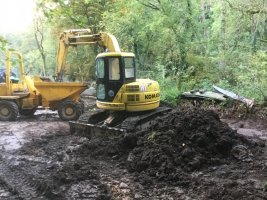 KOMATSU PC75UU-2.JPG