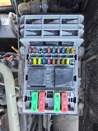 Fuse-Box-01.jpg