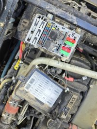Fuse-Box-02.jpg
