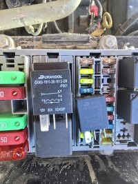 Fuse-Box-03.jpg